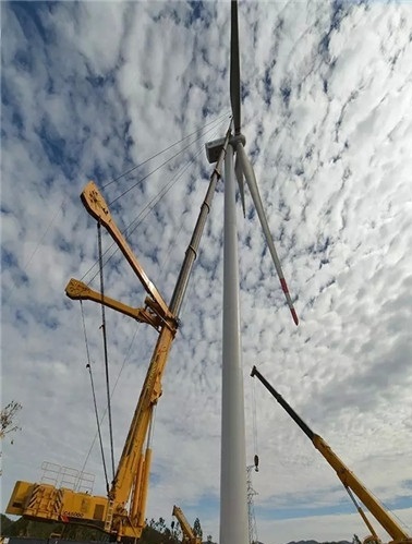 胜游官方网站全地面起重机XCA5000首吊成功