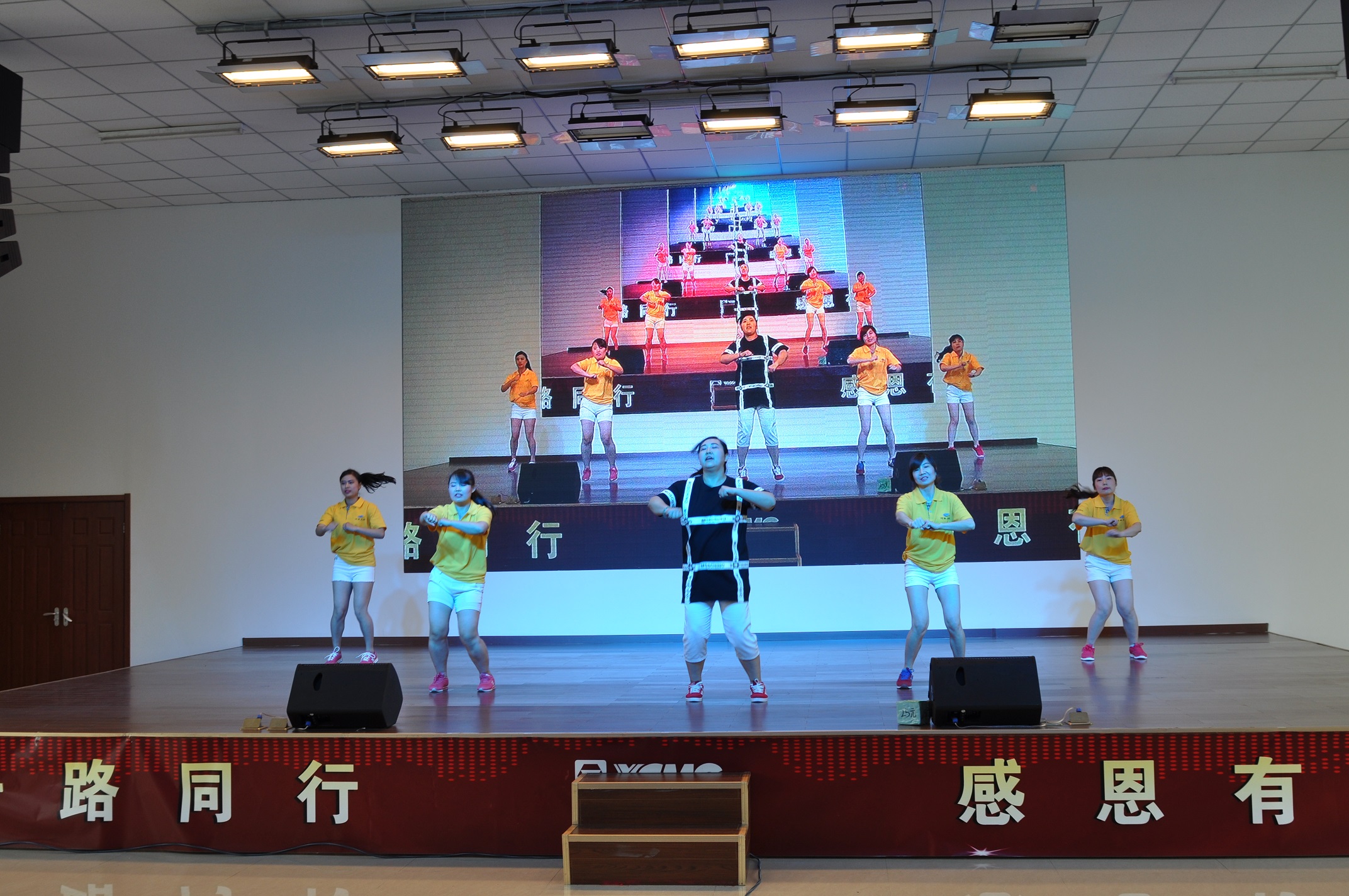 天助-胜游官方网站挖掘机服务