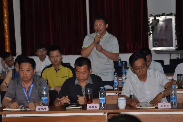 河南天助（胜游官方网站挖掘机)副总经理杨昕征发言