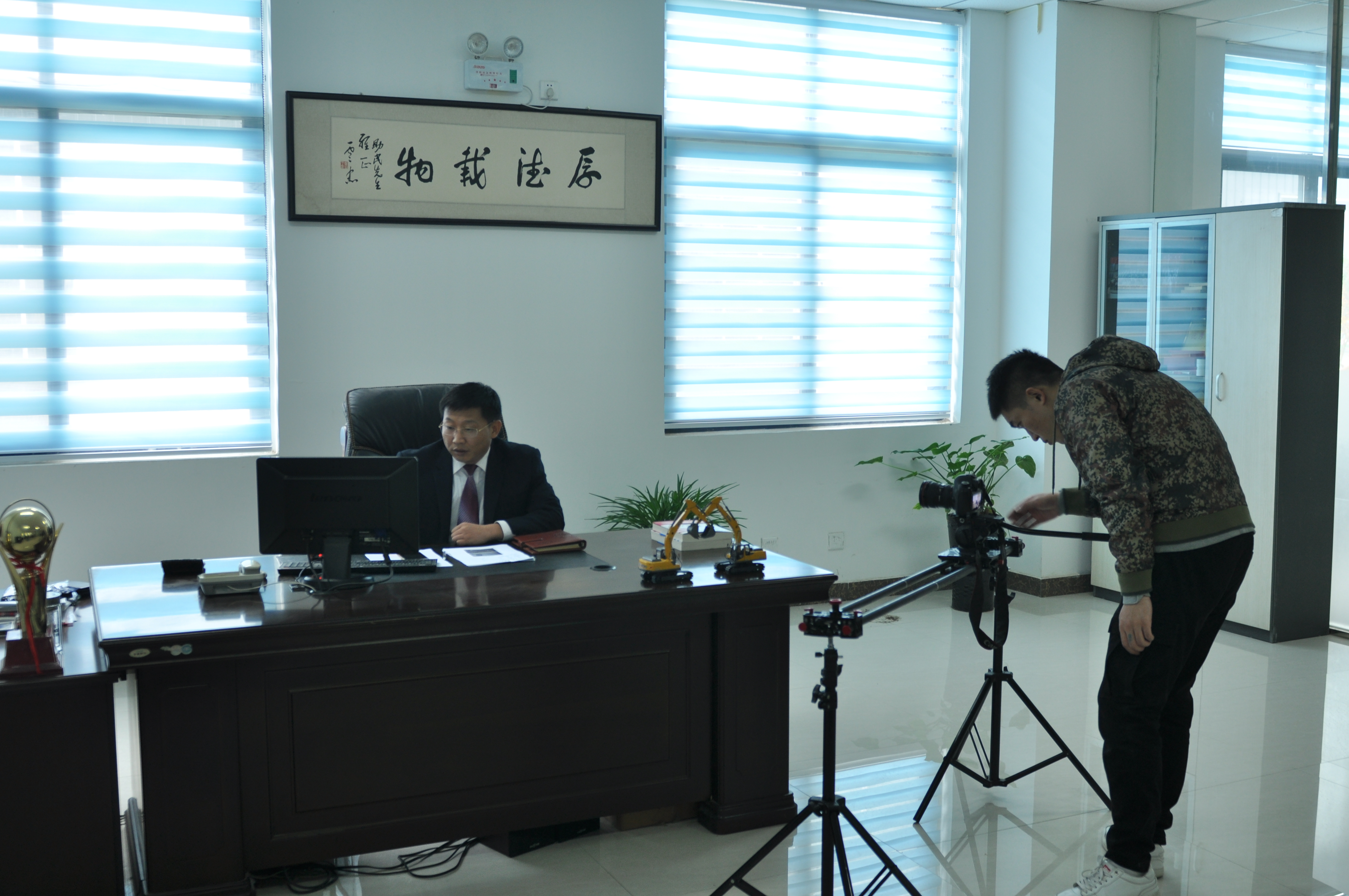 胜游官方网站挖掘机销售部
