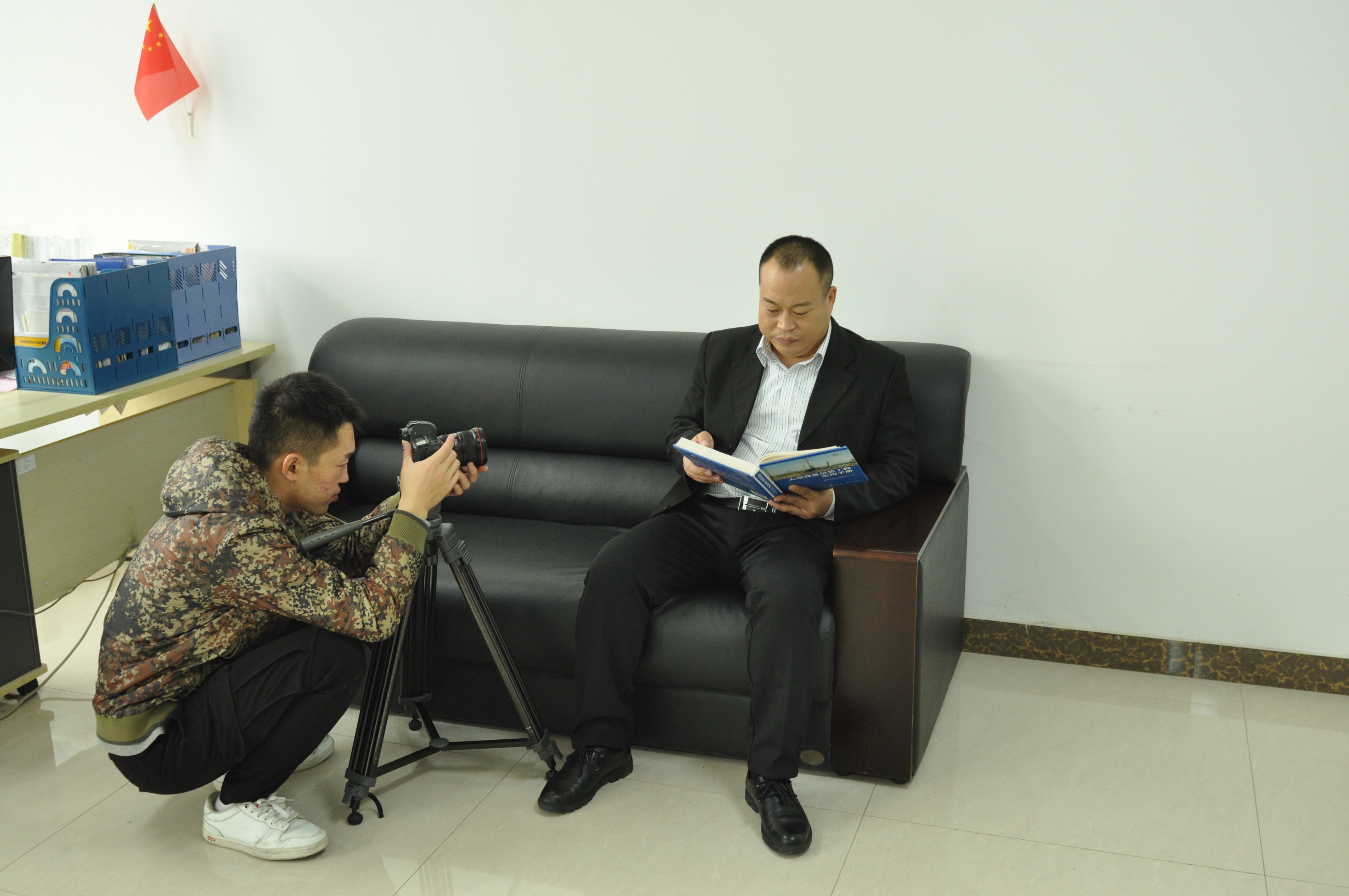 胜游官方网站起重机销售部总监 400-990-3710