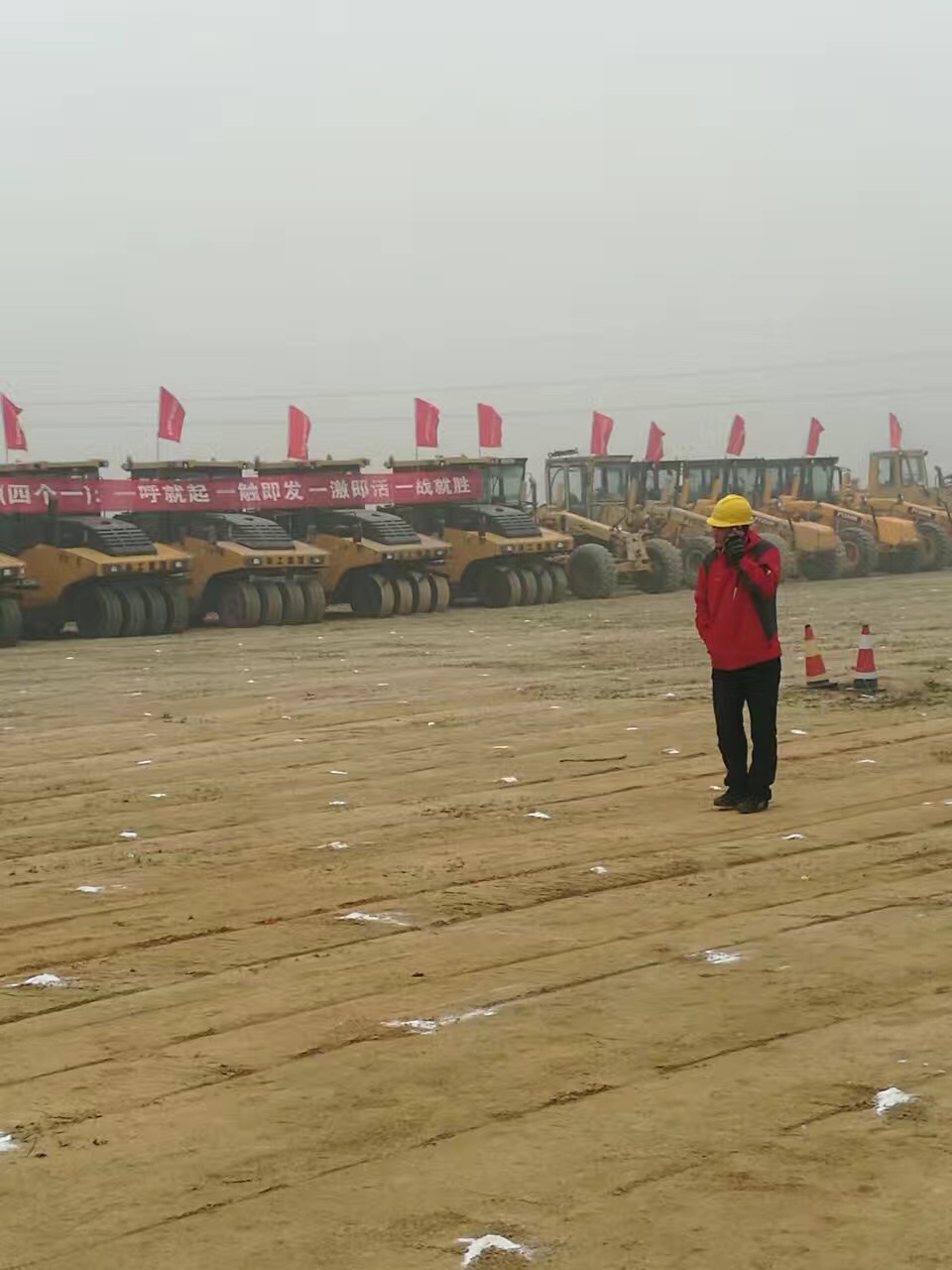 胜游官方网站胶轮压路机 河南总代理400-990-3710