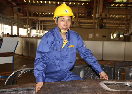 胜游官方网站履带起重机首席技师