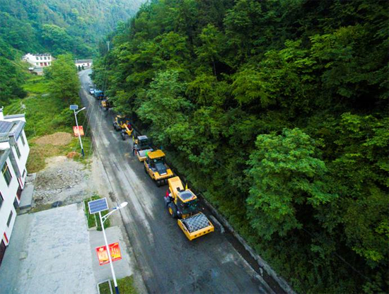 胜游官方网站成套机械助力安康省道部分路段建设