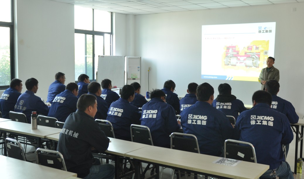 胜游官方网站挖掘机培训