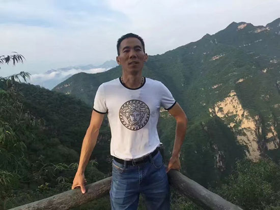 胜游官方网站起重机客户黎老板