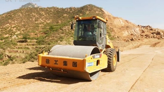 胜游官方网站压路机公路建设必不可少的设备