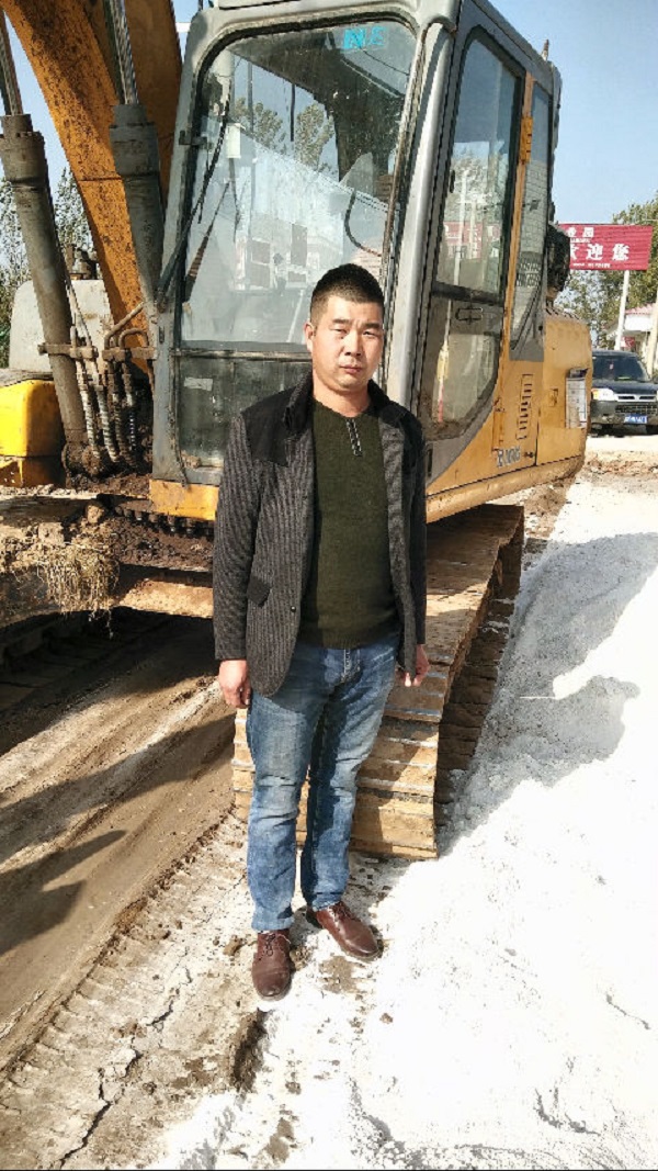 王俊杰与胜游官方网站挖掘机
