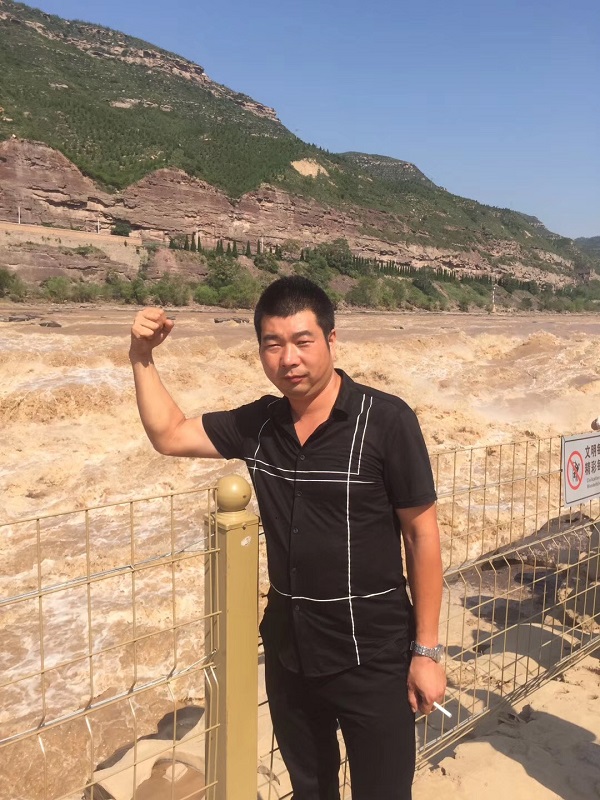 胜游官方网站挖机主人王俊杰