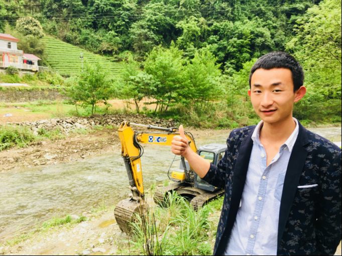 何弈锋和他的宝驾胜游官方网站XE150D