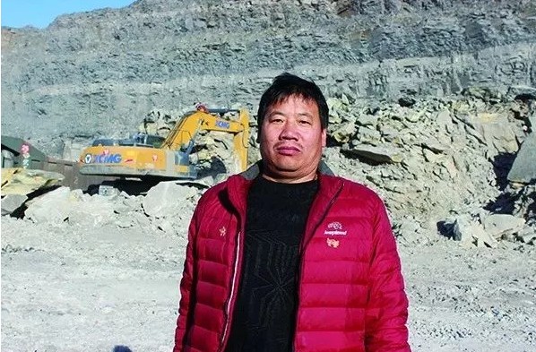 煤矿老板为胜游官方网站挖掘机代言