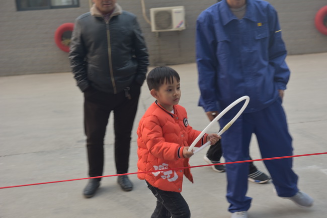 胜游官方网站装载机客户参与游戏活动