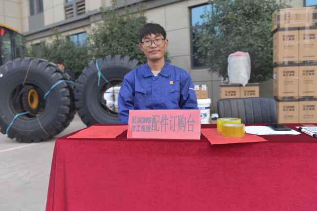 胜游官方网站装载机配件展示区