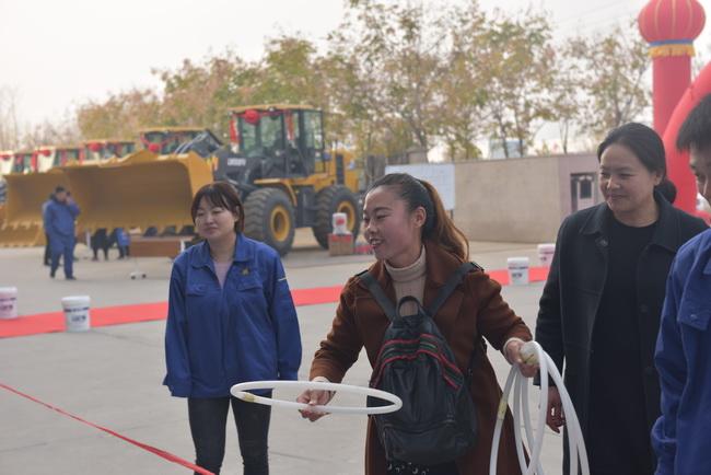 胜游官方网站装载机客户参与游戏活动