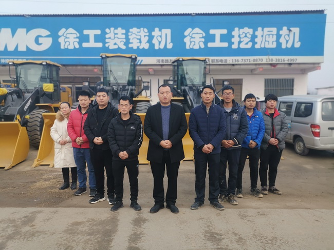 胜游官方网站集团周口办事处合影