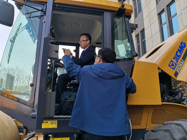 胜游官方网站成套道路机械陈主任现场直播