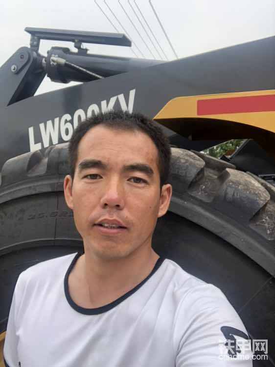 胜游官方网站大吨位装载机600KV