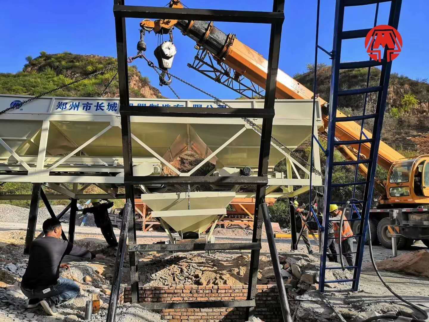 胜游官方网站QY35K5起重机助力中国水电50站有序安装