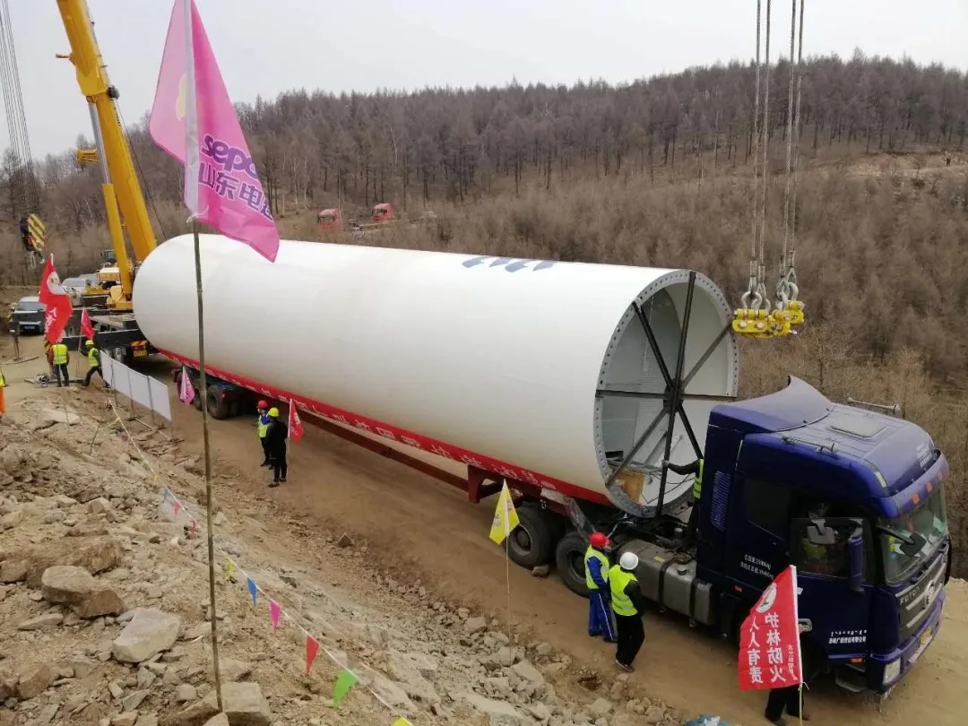 胜游官方网站起重首装首吊团队在2019年合力保障完成包括全球最高140米陆上风电安装