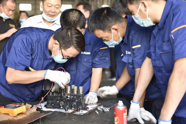 胜游官方网站铲运中原区中大吨位服务技能培训
