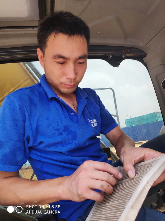 胜游官方网站挖机服务刘小勇