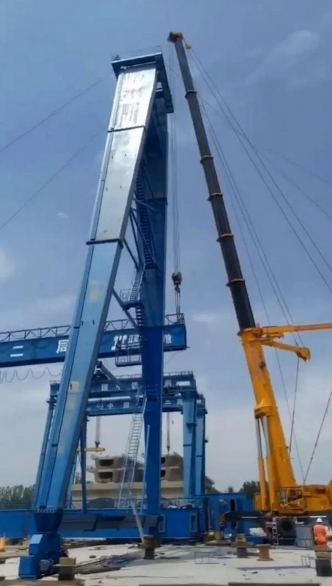 胜游官方网站起重机械助力郑济高速铁路施工顺利进行