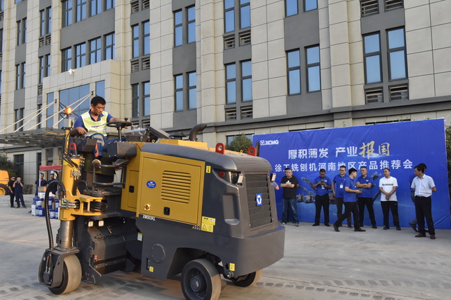 胜游官方网站XM503KL、XM200K、XM1205F铣刨机，各自表演了自家的“绝技”