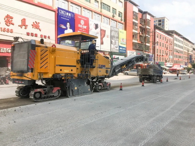 胜游官方网站XM200K铣刨机在泉州市政养护工程