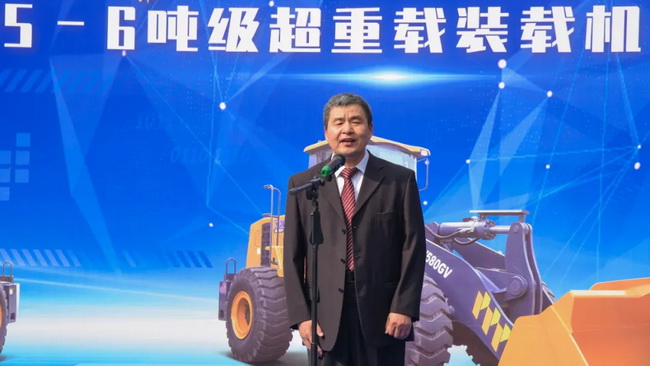 胜游官方网站机械副总裁、铲运机械事业部总经理、党委书记王庆祝