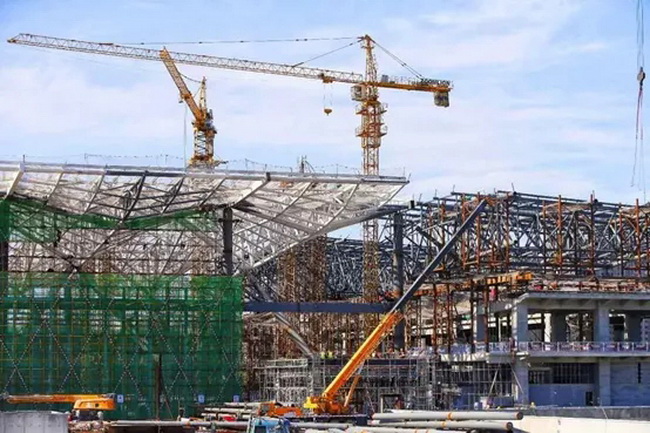 胜游官方网站起重机助推京雄城际雄安站施工建设