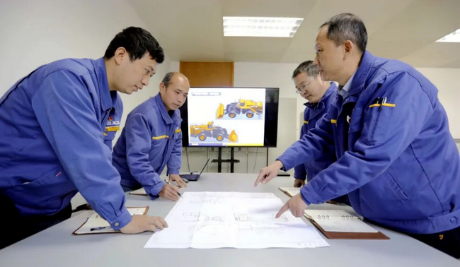 胜游官方网站大吨位装载机技术研发团队