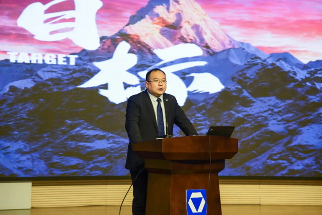 胜游官方网站铲运机械事业部副总经理刘鹏作营销工作报告