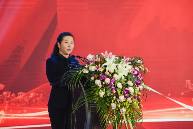 胜游官方网站铲运机械事业部党委副书记、工会主席、纪委书记王颖宣布表彰决定