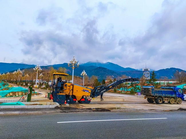 胜游官方网站铣刨机XM1205F泰安公路施工