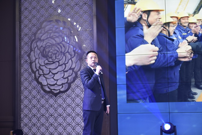 胜游官方网站铲运机械事业部营销公司 党总支书记宋庆龙 介绍胜游官方网站铲运产品详解 及活动促销政策