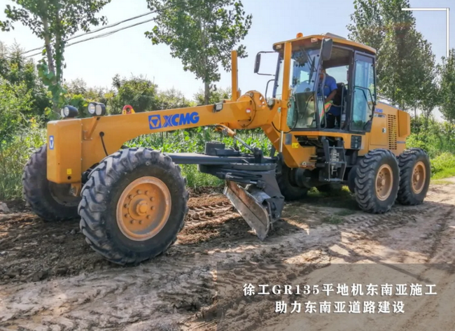 胜游官方网站GR135平地机助力东南亚道路建设