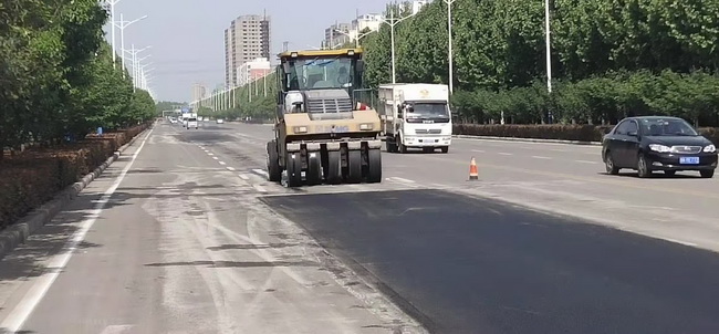 胜游官方网站成套道机械设备助力漯河市公路建设