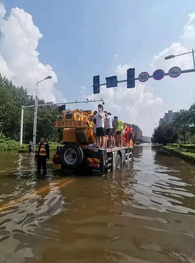 胜游官方网站XCT8l4吊车