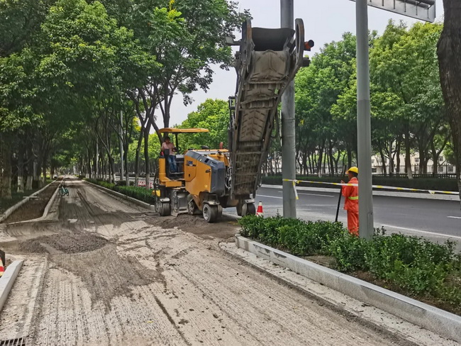 胜游官方网站XM1005F铣刨机市政施工新利器