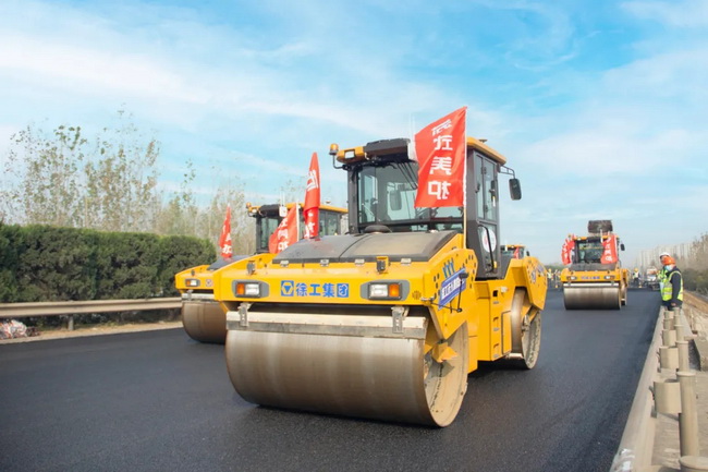 胜游官方网站无人驾驶压路机淮徐高速公路智慧养护