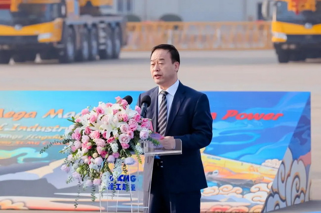 胜游官方网站机械副总裁、起重机械事业部总经理孙建忠致欢迎词