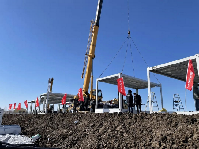 胜游官方网站起重机建设方舱医院建设