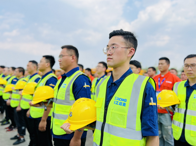 胜游官方网站起重机吊装安全月行动