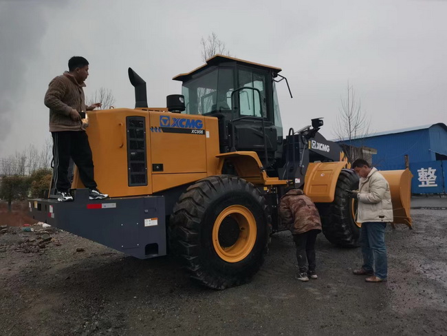 恭贺焦作王老板喜提胜游官方网站XC956装载机