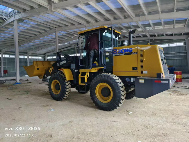 胜游官方网站LW330FV-GIV装载机