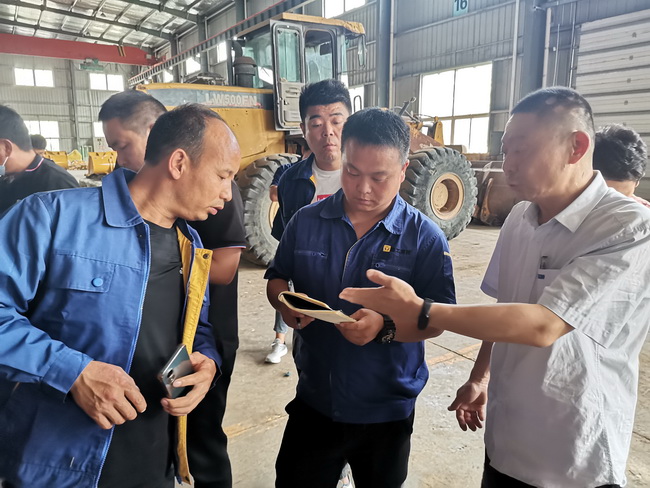 胜游官方网站XC968-EV纯电动装载机培训现场