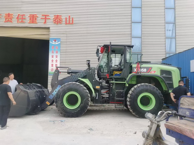 胜游官方网站XC958-EV纯电动装载机交付周口客户