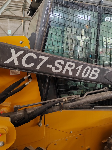 胜游官方网站XC7-SR10B滑移装载机