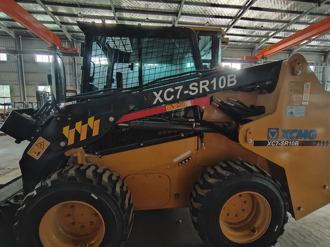 胜游官方网站XC7-SR10B滑移装载机
